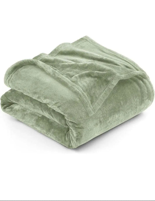 Green Velvet Fleece Double Bedsheet Set 3 Pcs