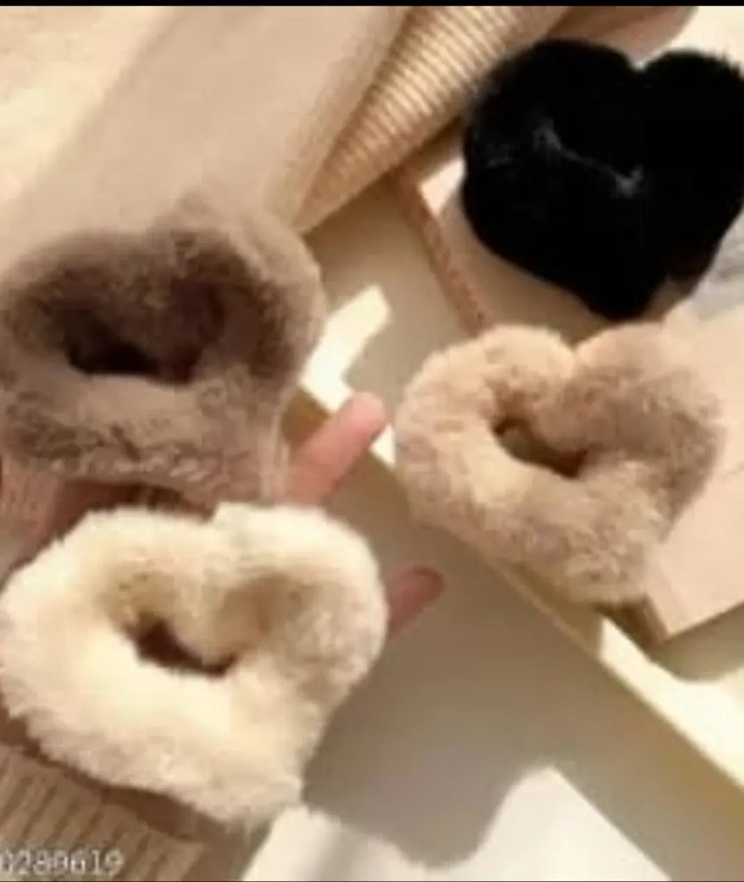 Fur Heart Hair Claws Medium Black Beige Cream