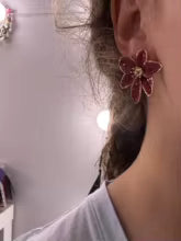 Metal Flower Drops Oil Earrings European American Style Personality Fashion Stud Earrings Ms Girl Travel Wedding Accessories